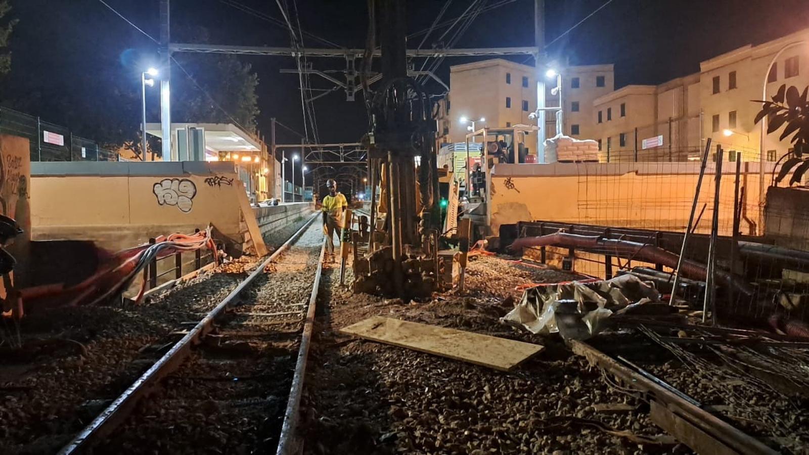 The intervention at this point in the rail network requires speed limits and single-track traffic throughout the month.