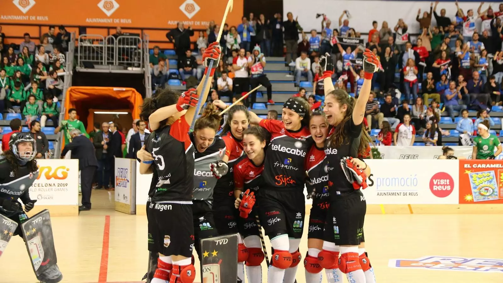 El Telecable Gijón, celebrant la Copa de la Reina d'hoquei patins