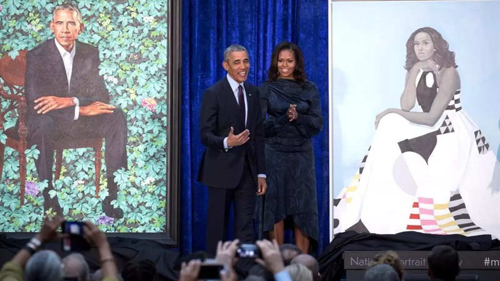 Barack Obama i Michelle Obama presentant els seus retrats oficials públicament
