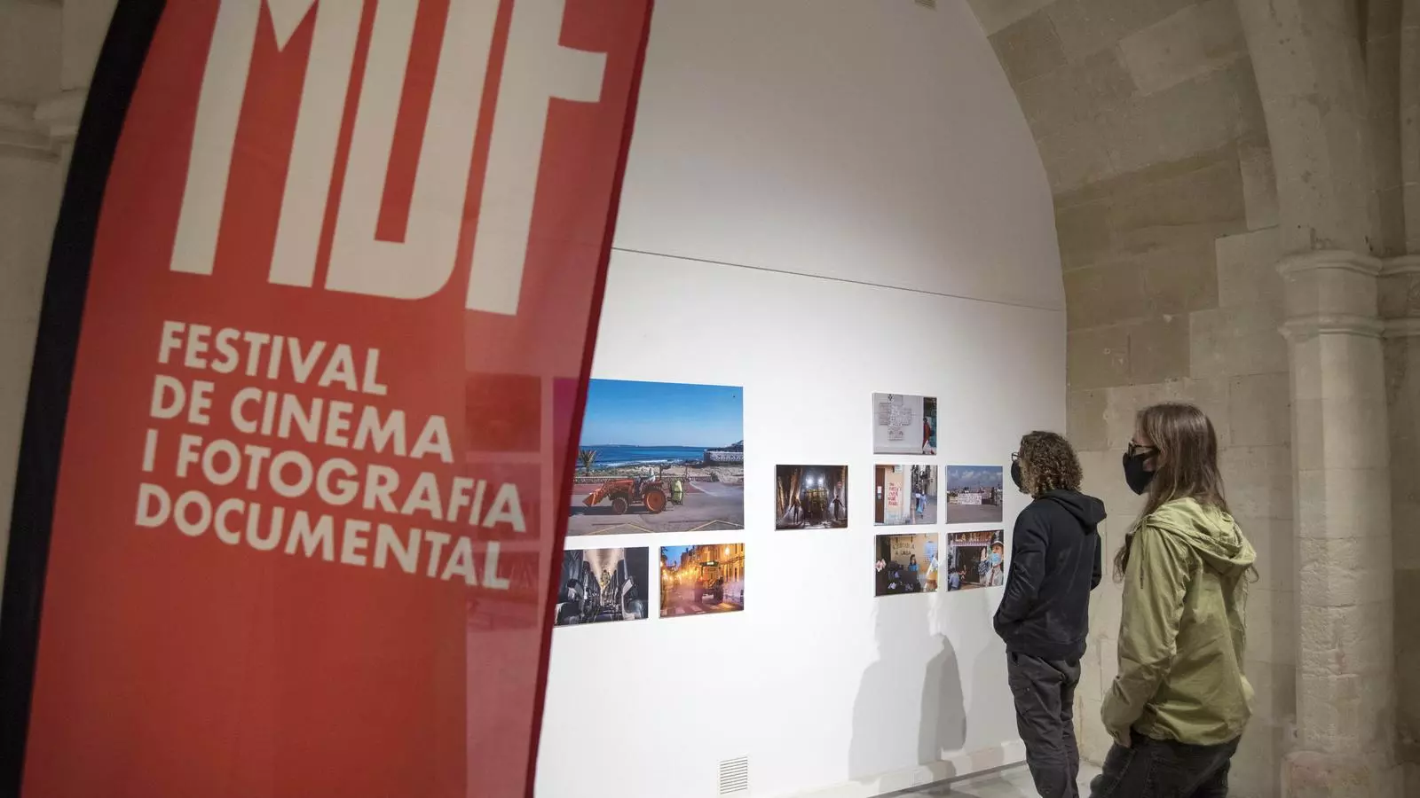 L'exposició recull les fotografies més representatives dels mesos de confinament a totes les illes.