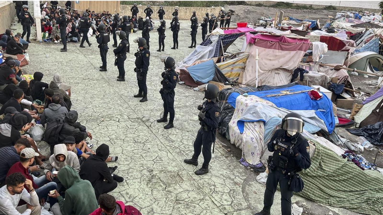Eviction of the camp at Benítez beach, in Ceuta, last September 29th.
