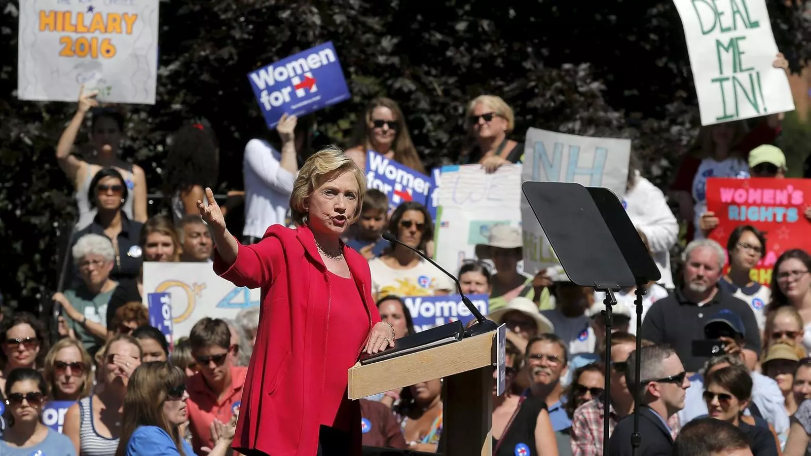 DESCONFIANÇA
Clinton, en un míting a Nou Hampshire, intenta recuperar la confiança dels votants.