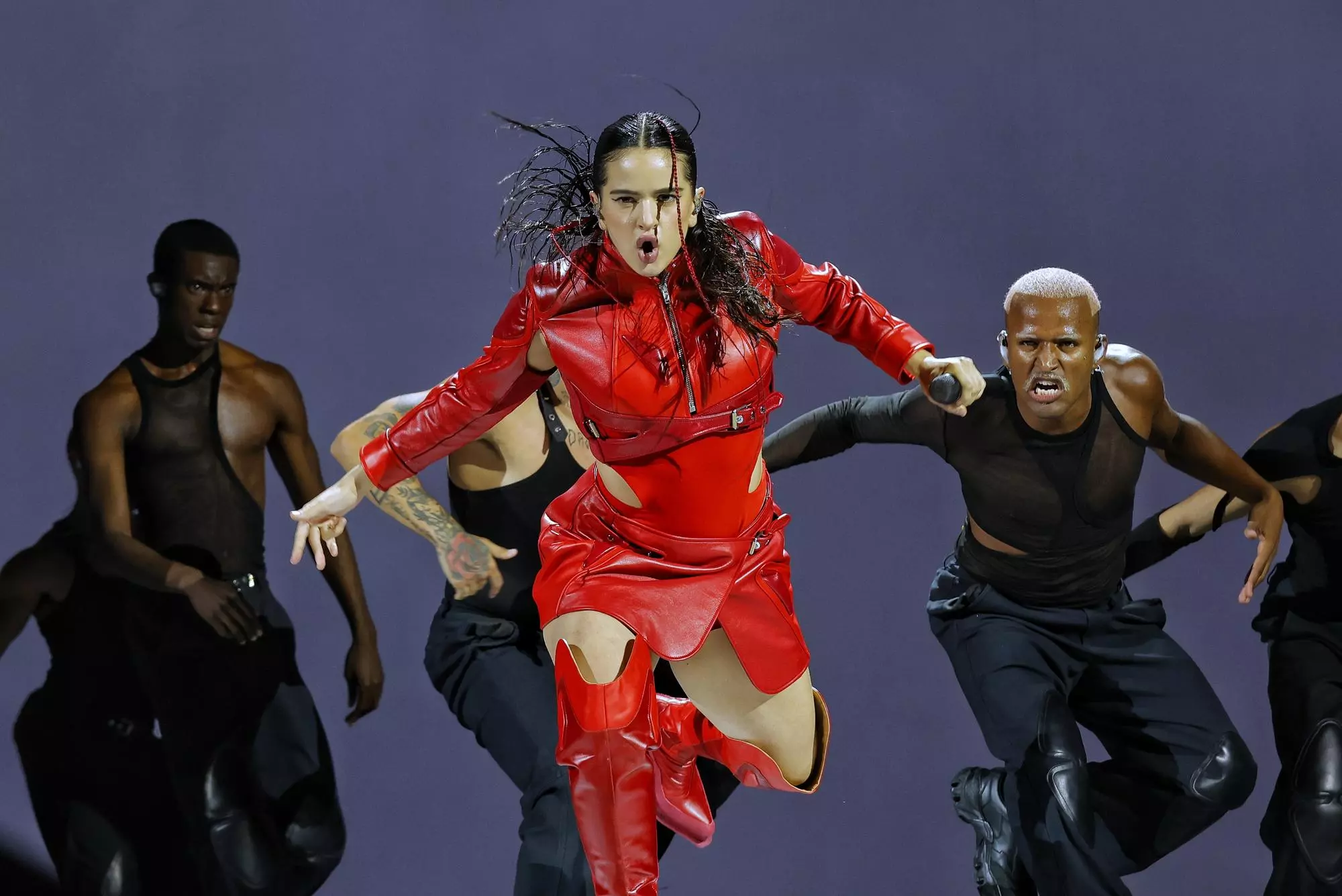 Un moment de l'actuació de Rosalia al Palau Sant Jordi