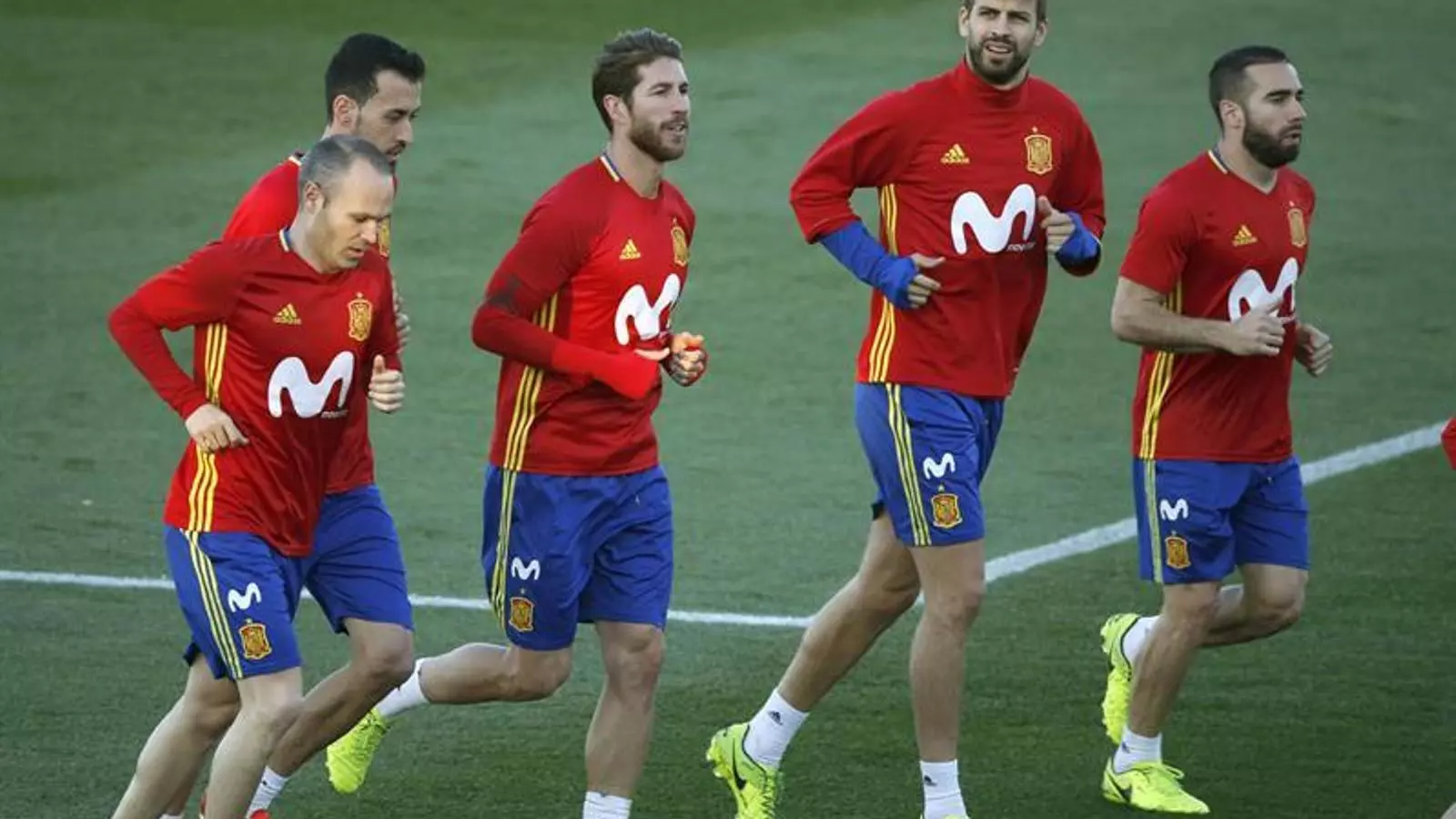 La selecció espanyola d'Iniesta, Busquets, Piqué i Alba jugarà dos partits contra Luxemburg i França
