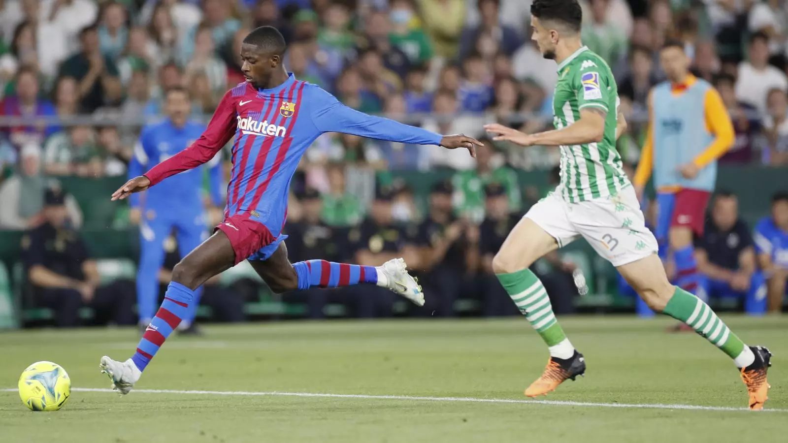 Dembélé, en acción al campo del Betis