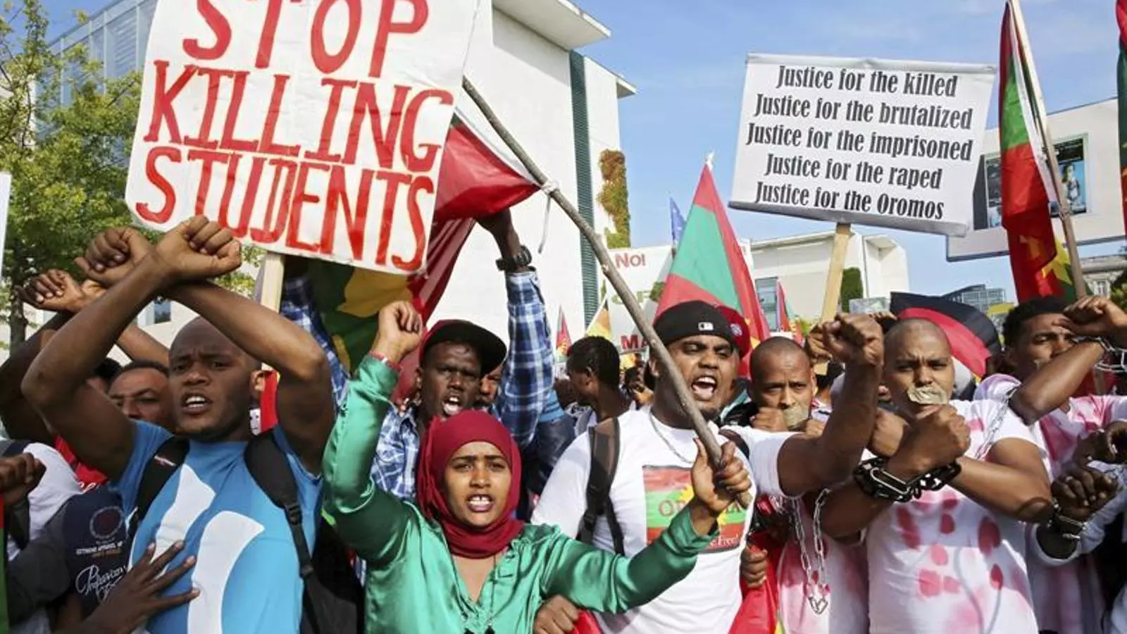 Membres de la diàspora del poble Oromo protesten contra la repressió política a Etiòpia, a Berlín.