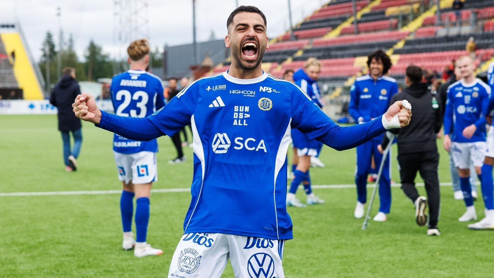 Marc Manchón celebrating a goal with the Swedish Sundsvall.
