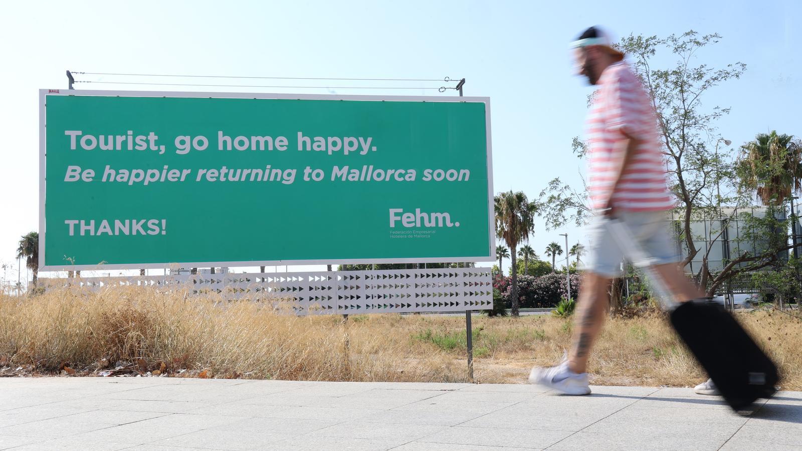 Desde hace una semana hay 20 vallas publicitarias de la FEHM.
