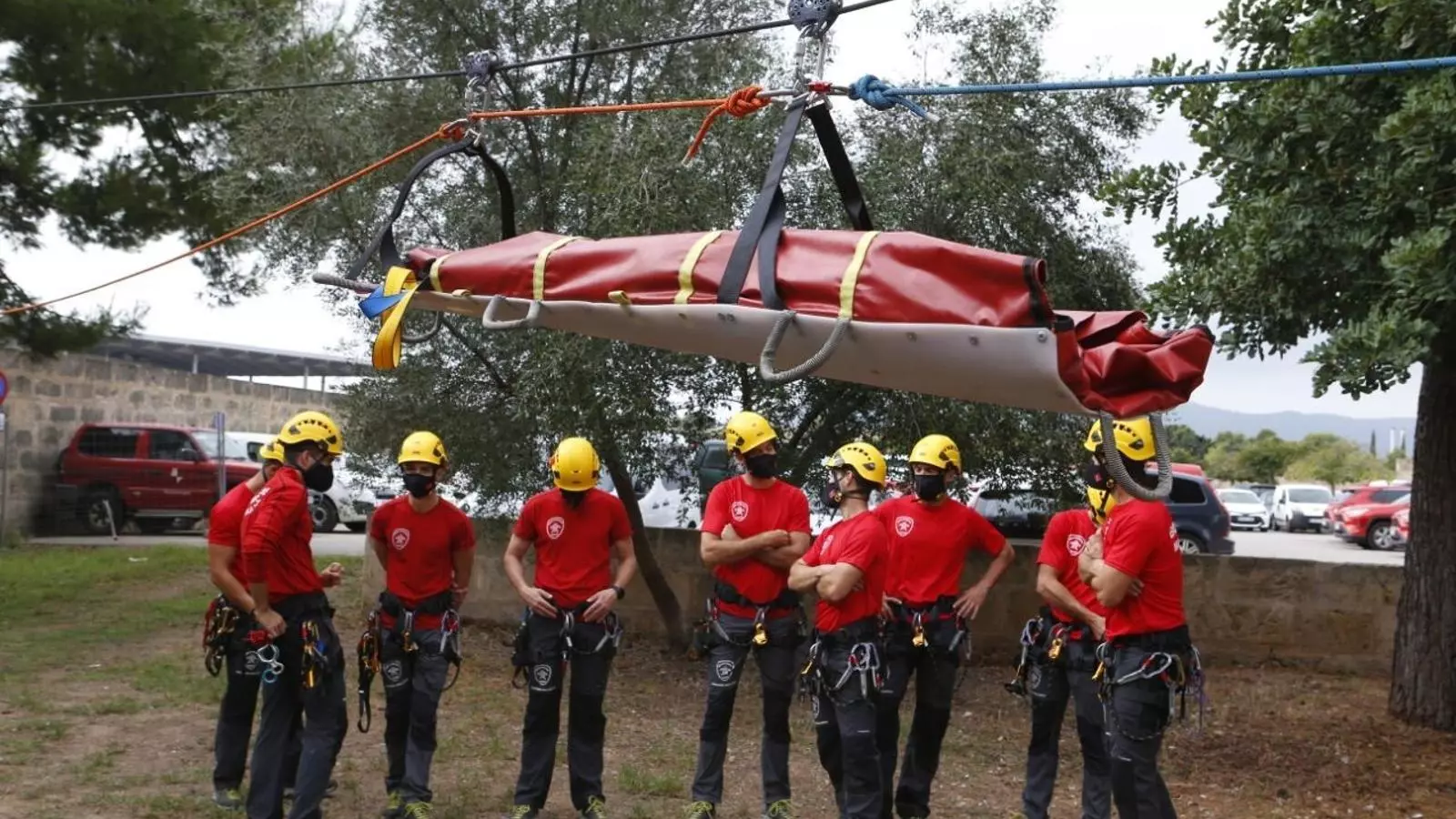 Nous membres del Grup de Rescat de Muntanya dels bombers de Mallorca