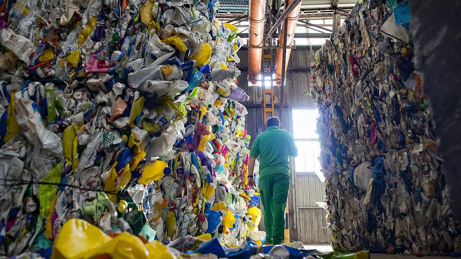 El Govern ajorna un any la llei que ha d’impulsar el reciclatge