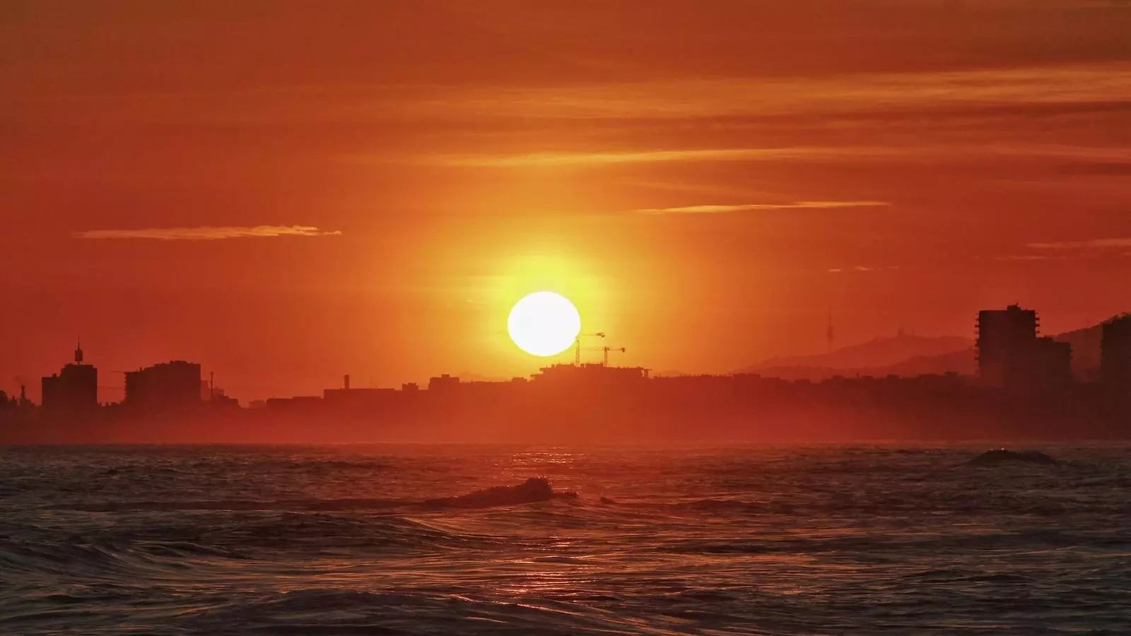 La posta de sol d'ahir des de Sant Andreu de Llavaneres (el Maresme)