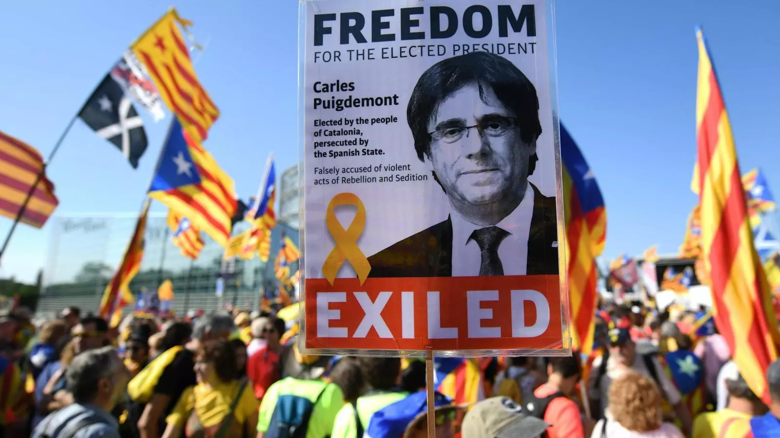Un cartell a la manifestació independentista d'Estrasburg / EFE