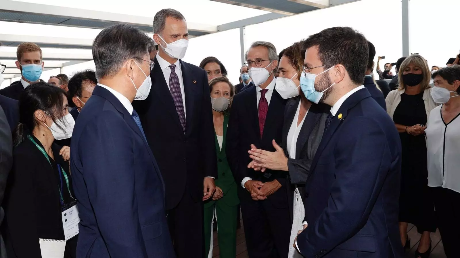 El rei Felip VI i el president de Corea del Sud saluden el president de la Generalitat, Pere Aragonès, i l'alcaldessa de Barcelona, Ada Colau