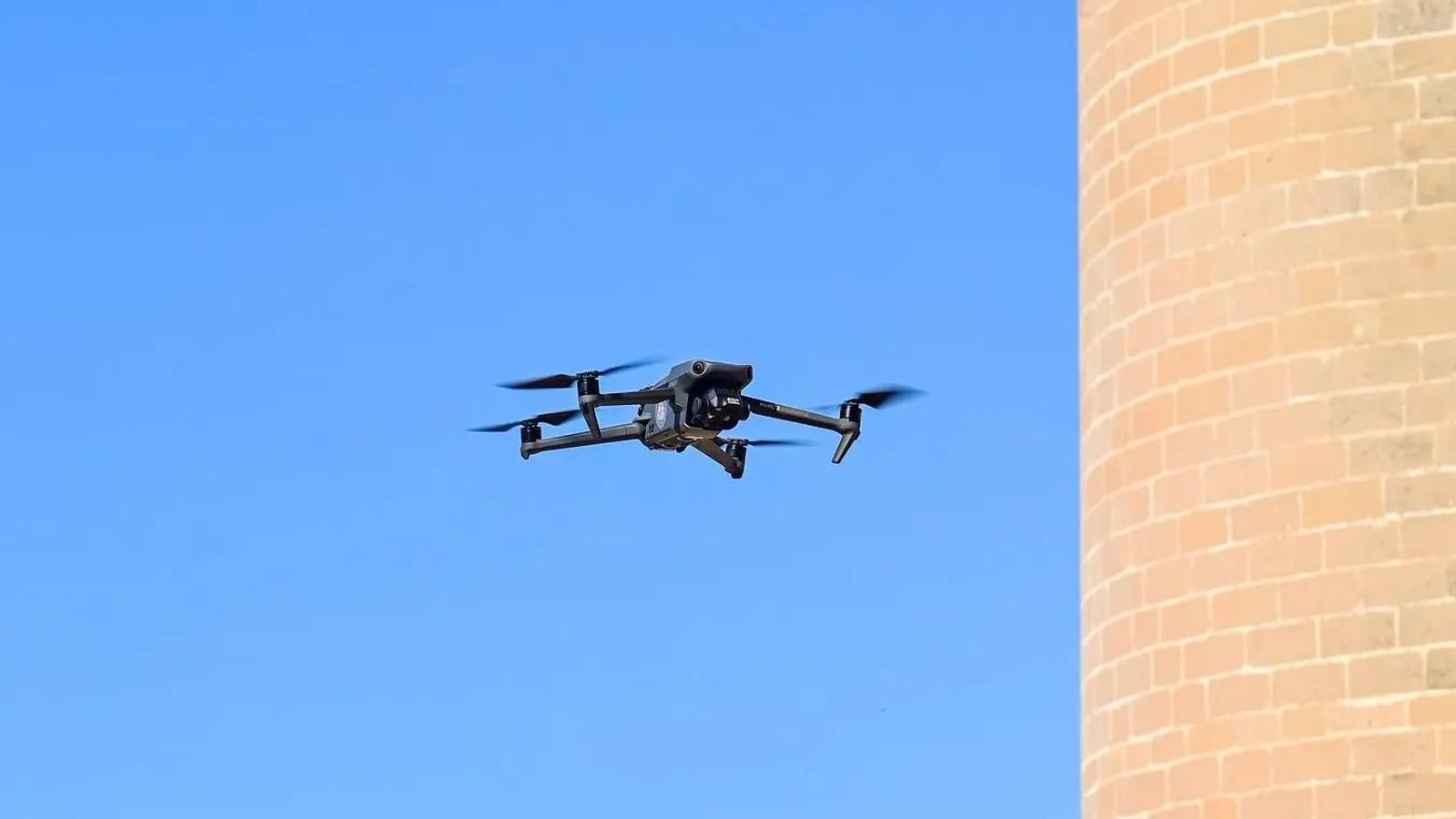 Un dron de la Policia Local al castell de Bellver.
