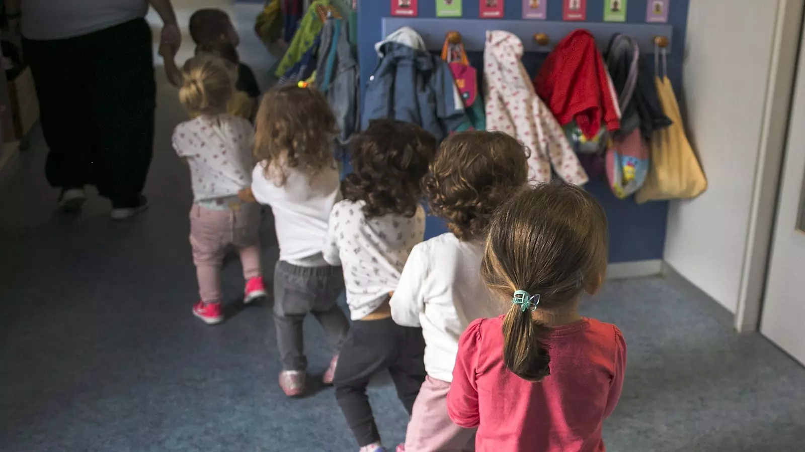 Imatge d'una escola, en una imatge d'arxiu