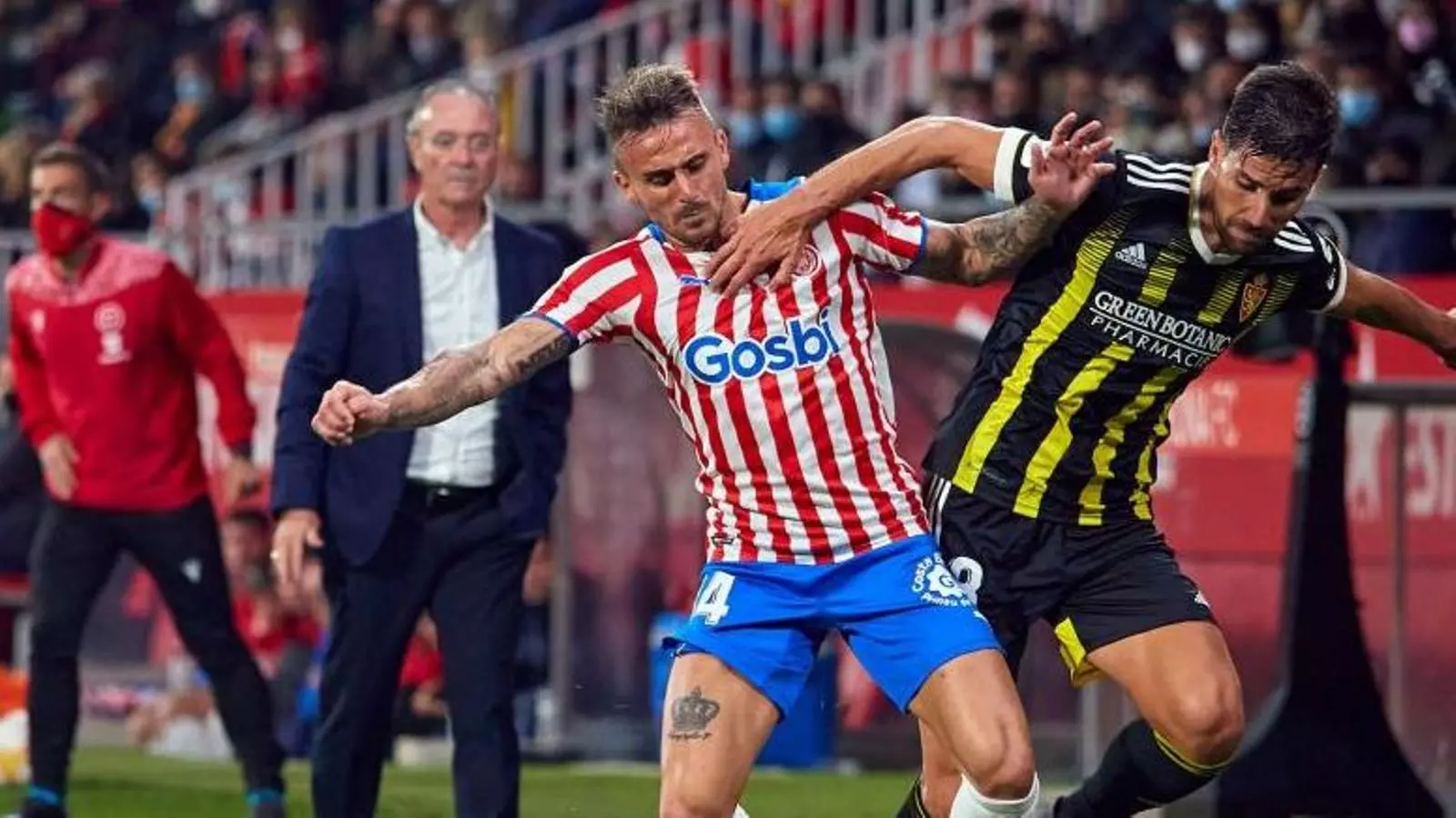 Aleix Garcia, lluitant amb un contrari