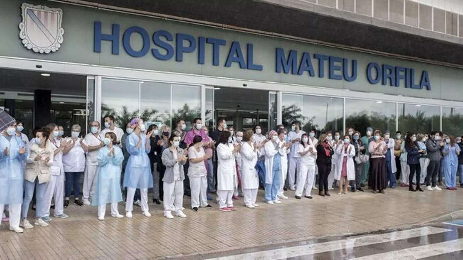 Tercer dia de protestes a l'hospital de Menorca pel cessament del cap de l'UCI.