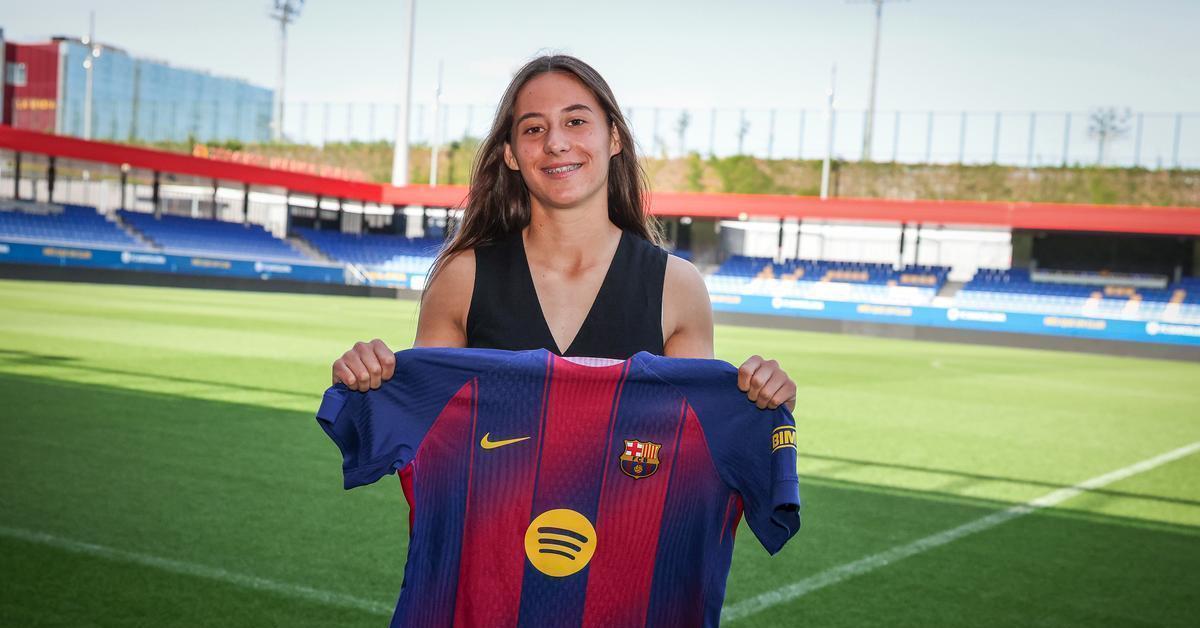 Sovint el nom de Rosalía ens transporta a la cantant de Sant Esteve Sesrovires, però al Barça hi ha una altra Rosalía que busca fer-se un lloc entre les grans estrelles del primer equip. Es tracta de Rosalía Domínguez, una de les joies del planter.