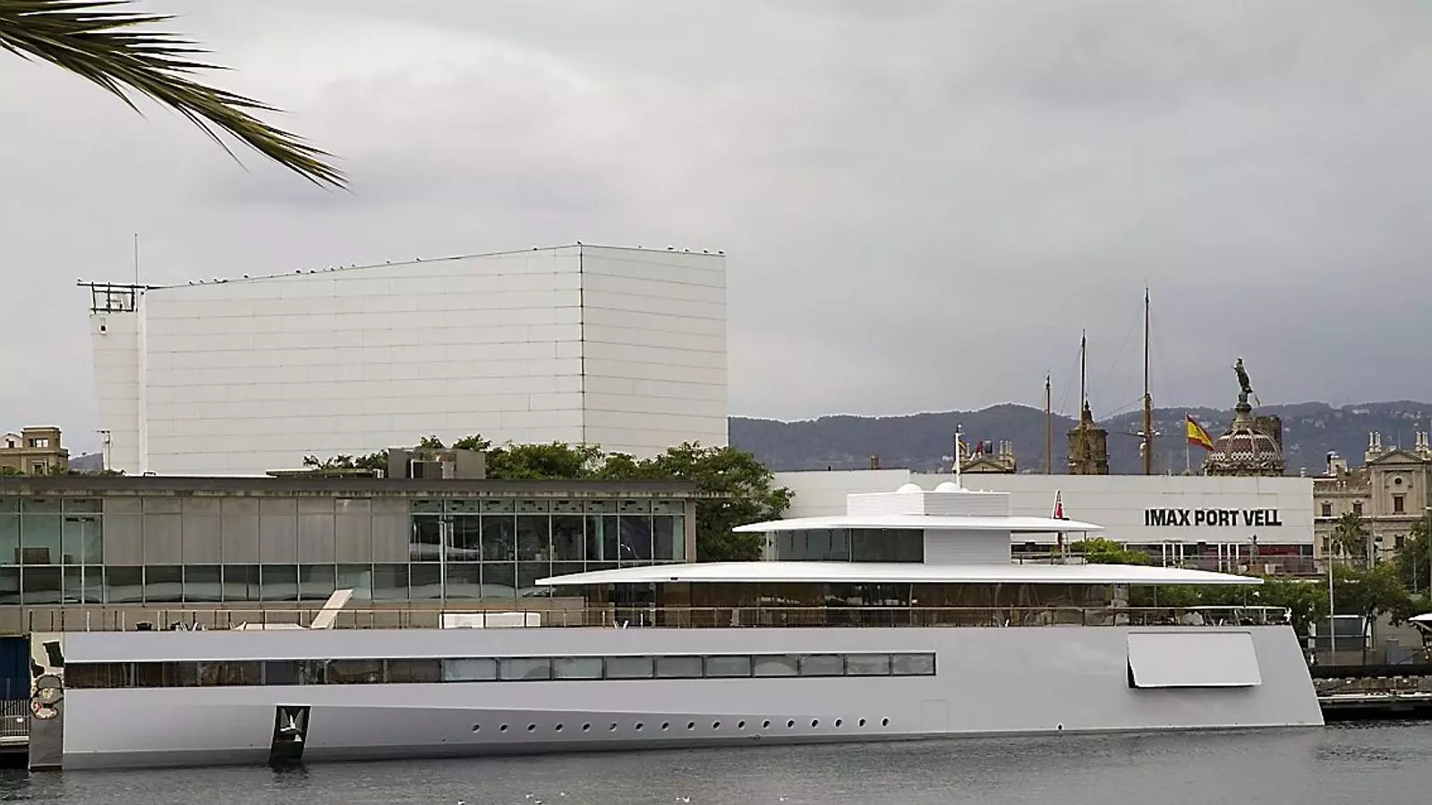 El iot que Steve Jobs no va poder gaudir amarra al Port Vell