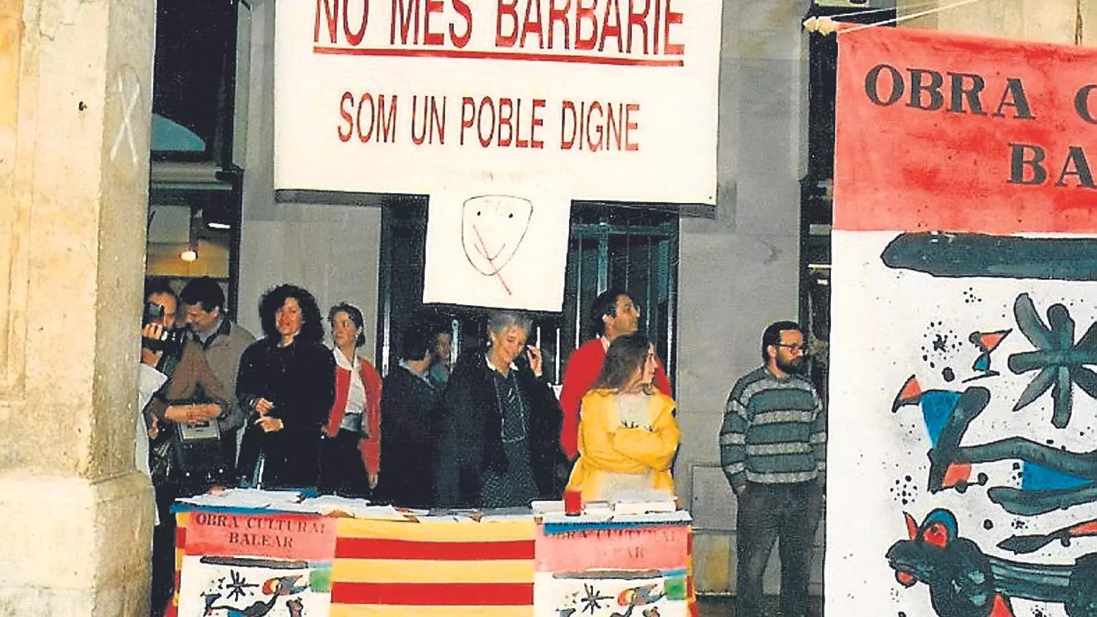Campanya 'No més barbàrie, som un poble digne', engegada per l'OCB el 1989 després de la crema del repetidor d'Alfàbia
