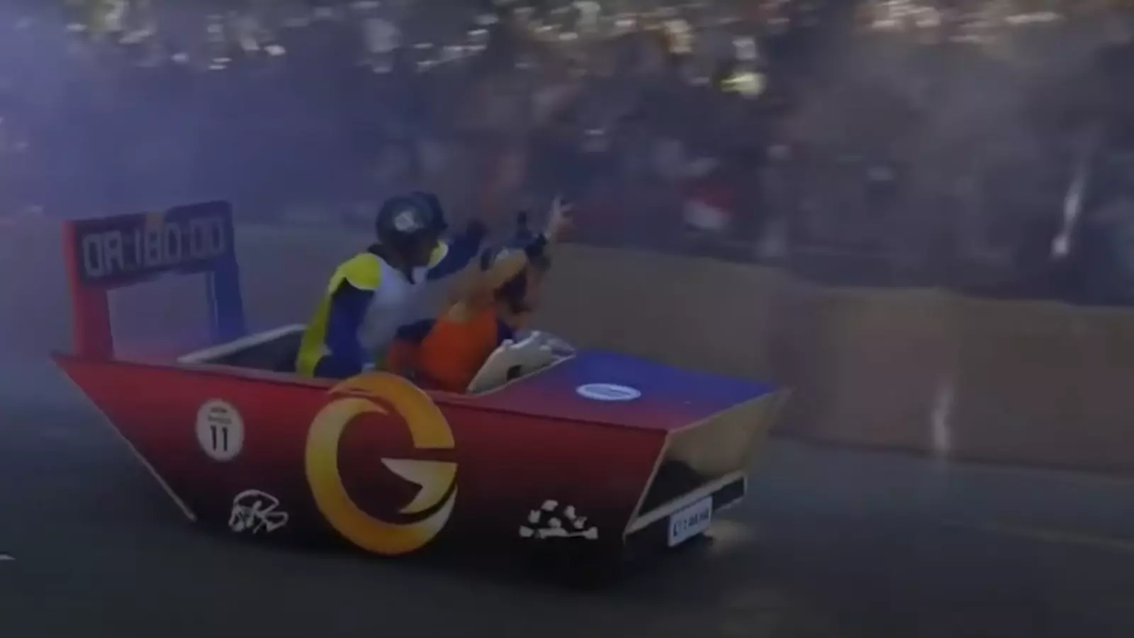 TheGrefg participa als Red Bull Autos Locos a Madrid.