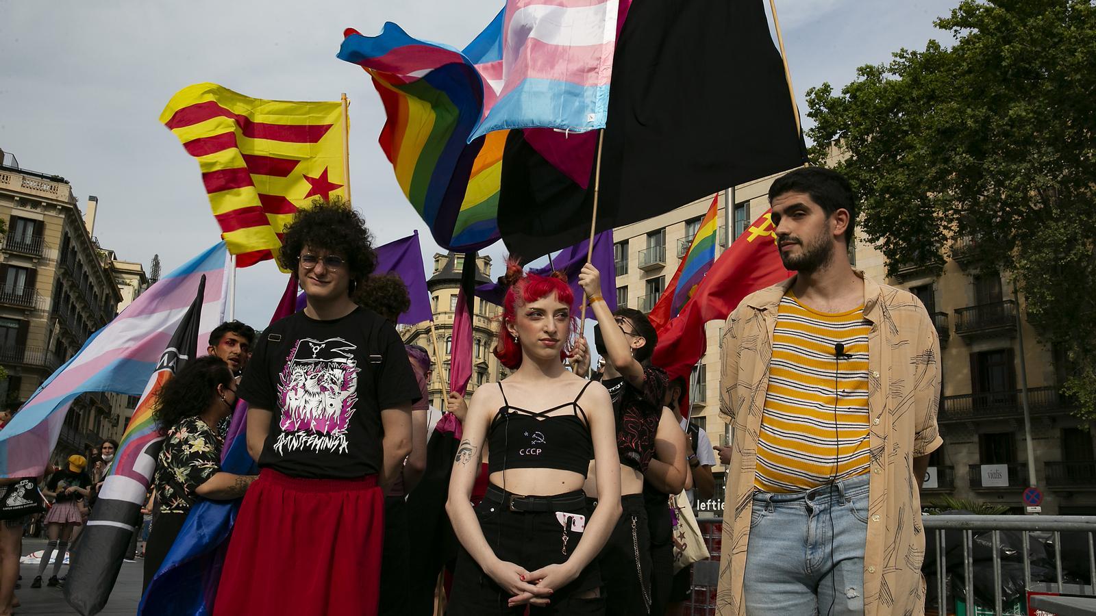 Participantes de la manifestación del Orgullo LGTBIQ+ en Barcelona