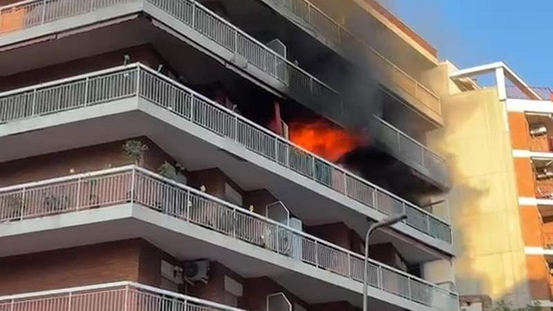 Fire declared in a block on Portbou street
