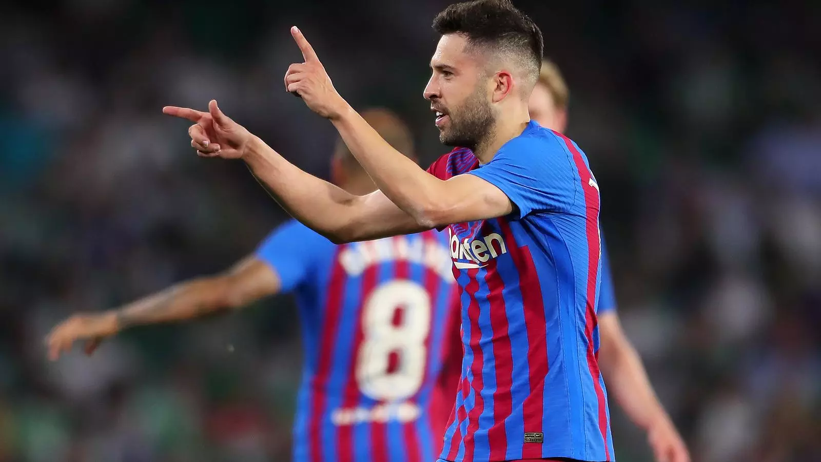 Jordi Alba celebrando el gol de la victoria en Sevilla.