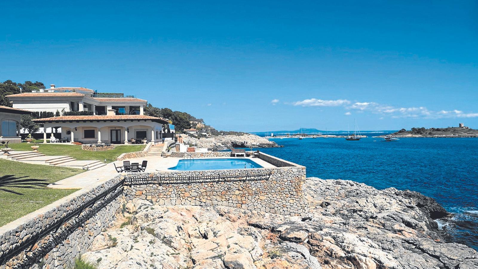 Esta piscina privada en Bendinat tiene la concesión caducada.