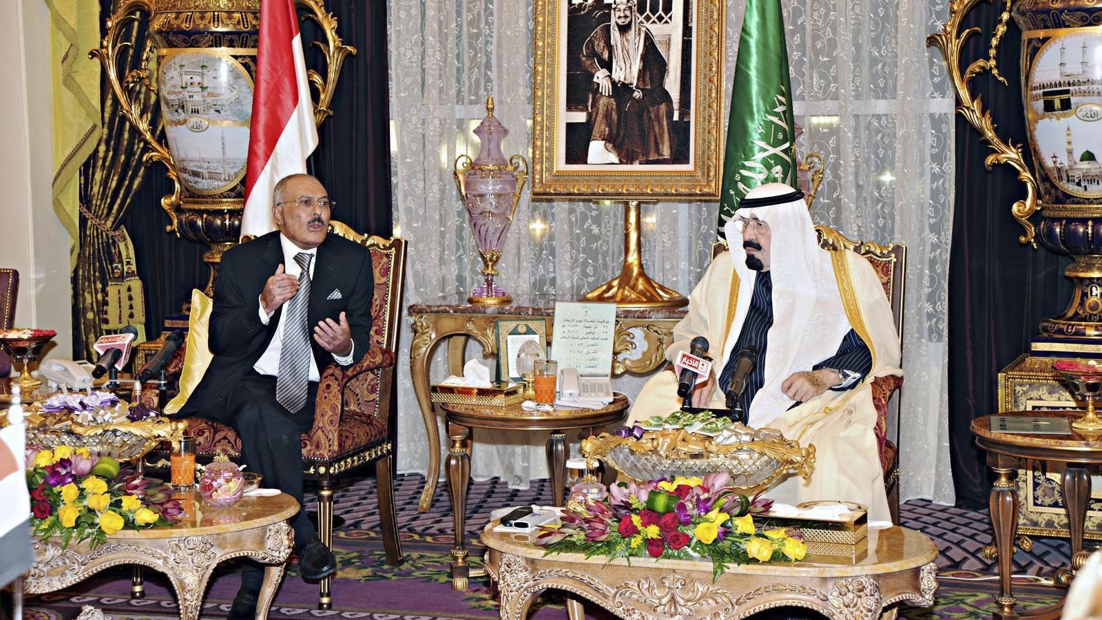 L'encara president del Iemen, Ali Abdul·lah Sàleh, amb el rei saudita dimecres a Riad.