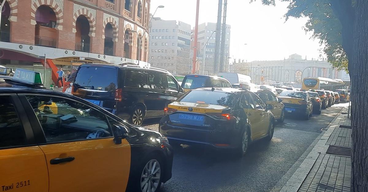 Plaza de España Barcelona: Works and Fairs Saturate the Square