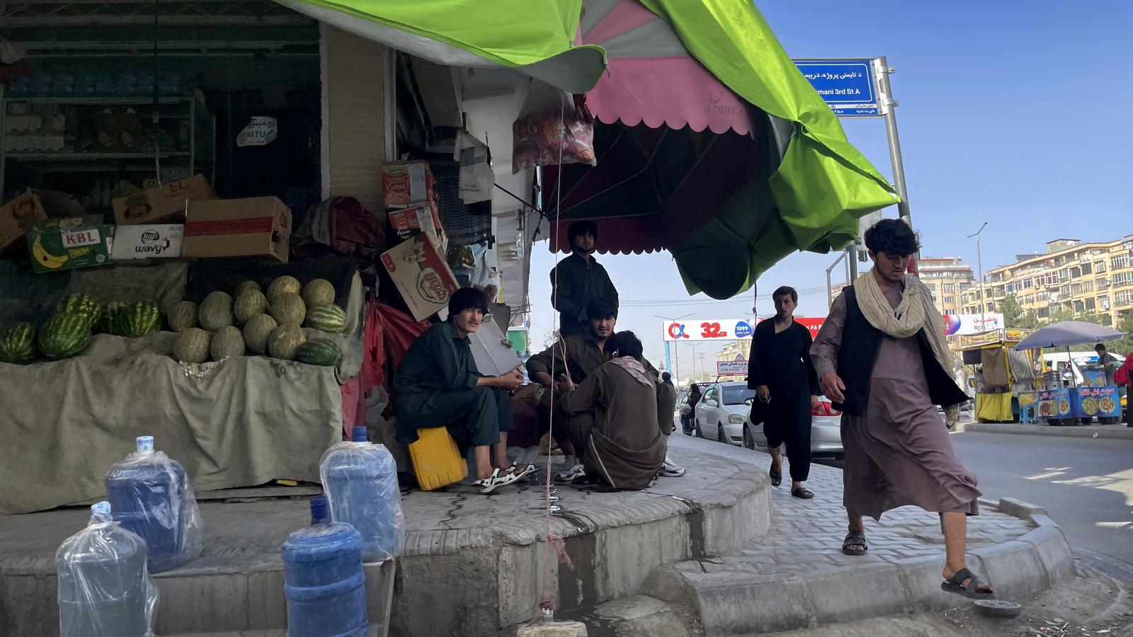 Jóvenes afganos en Kabul. Los talibanes han establecido una separación total de sexos.