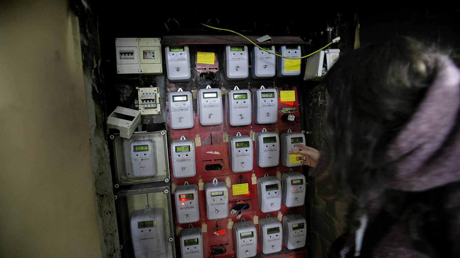 Comptadors de la llum en una imatge d’arxiu.