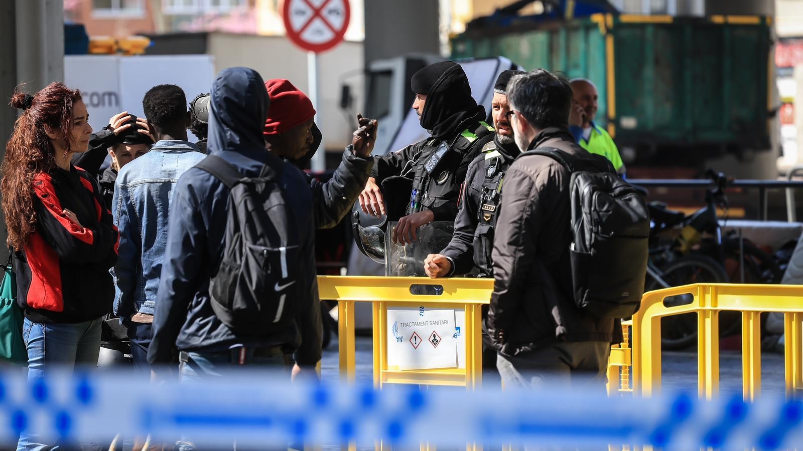 Desalojan el asentamiento bajo el puente de la C-31 en Badalona