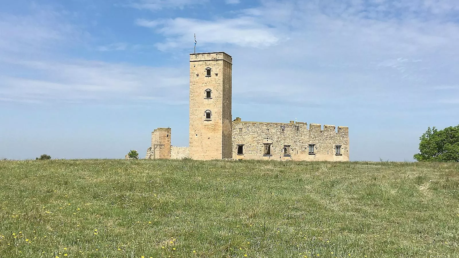 La torre i l’escala que hi condueix són els elements
Més remarcables del conjunt.