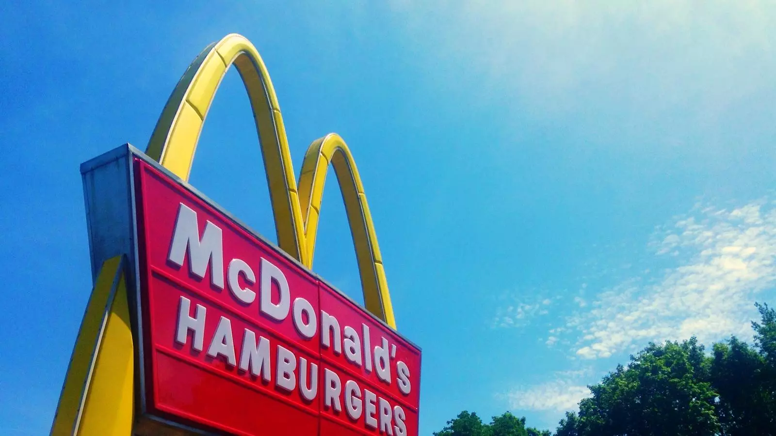L'arc daurat de McDonald's acaba amb la virginitat del comtat de Rutland