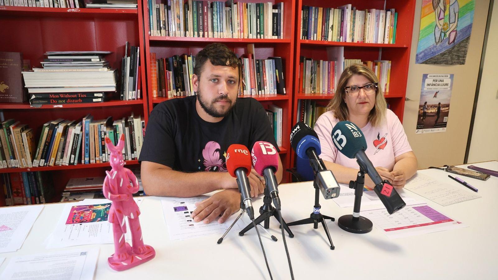 Jan Gómez, coordinador de Ben Amics, i Tatiana Casado, portaveu.