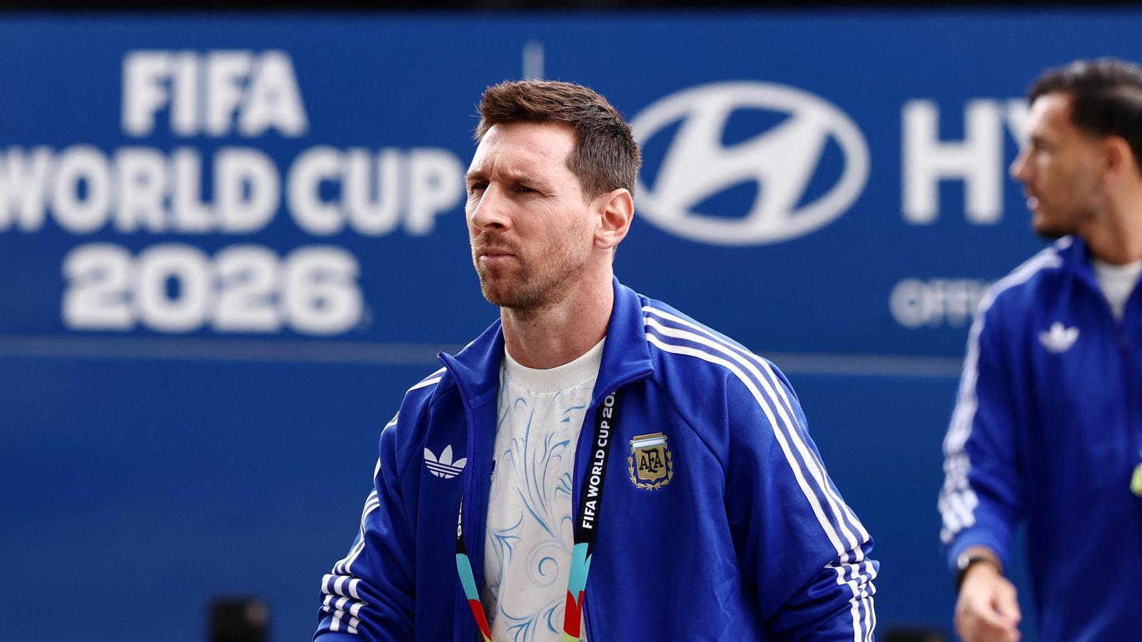 Leo Messi arriving at the Atlanta stadium before playing against England.