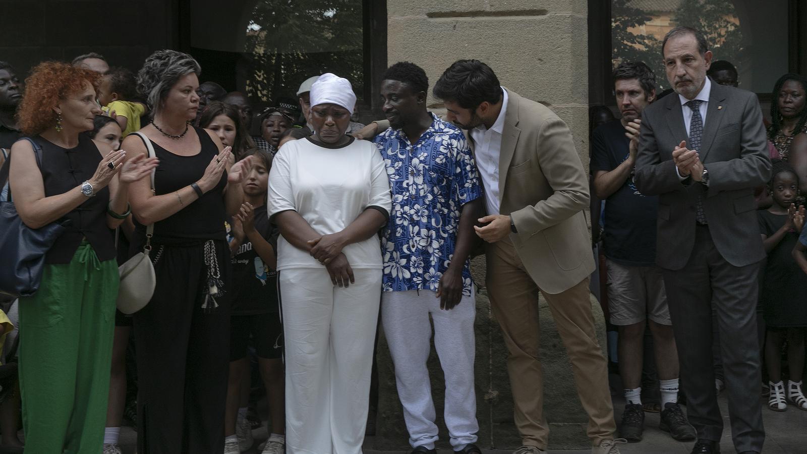 Minute of silence for the death of two eleven-year-old twins in the Ter river, in Manlleu
