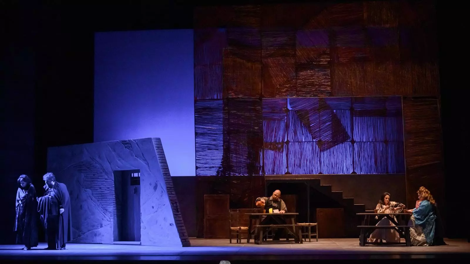 Una escena de l'òpera 'Rigoletto' a La Faràndula de Sabadell.
