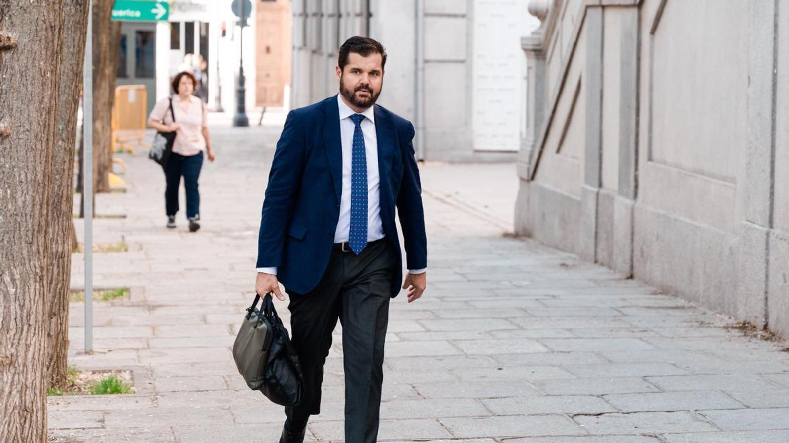 Luis María Pardo llegando al Tribunal Supremo el 22 de abril del 2026 durante el juicio del caso mascarillas contra José Luis Ábalos, Koldo García y Víctor de Aldama
