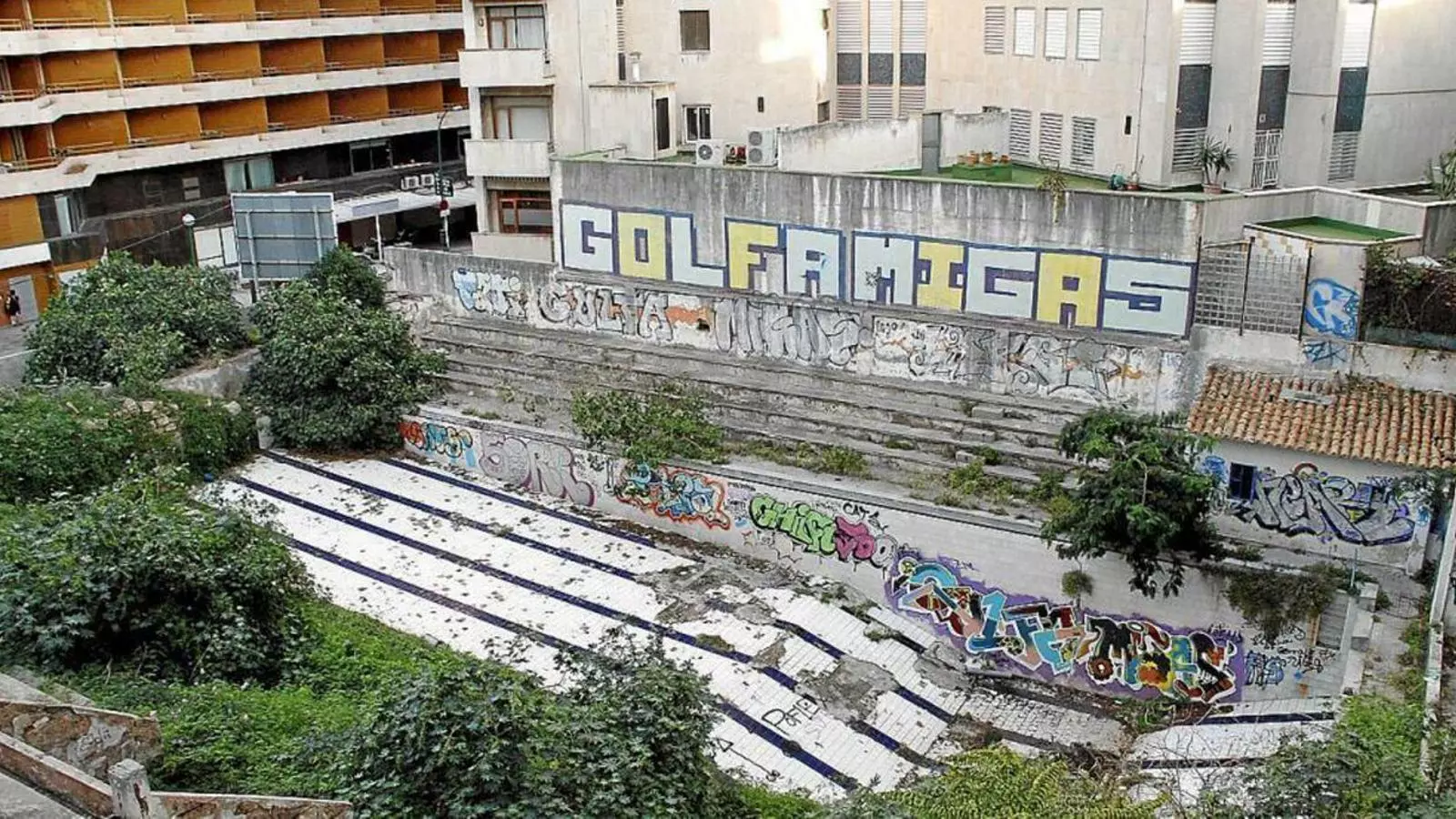 Les antigues piscines de l'Aigua Dolça, on es projecte el nou equipament esportiu.