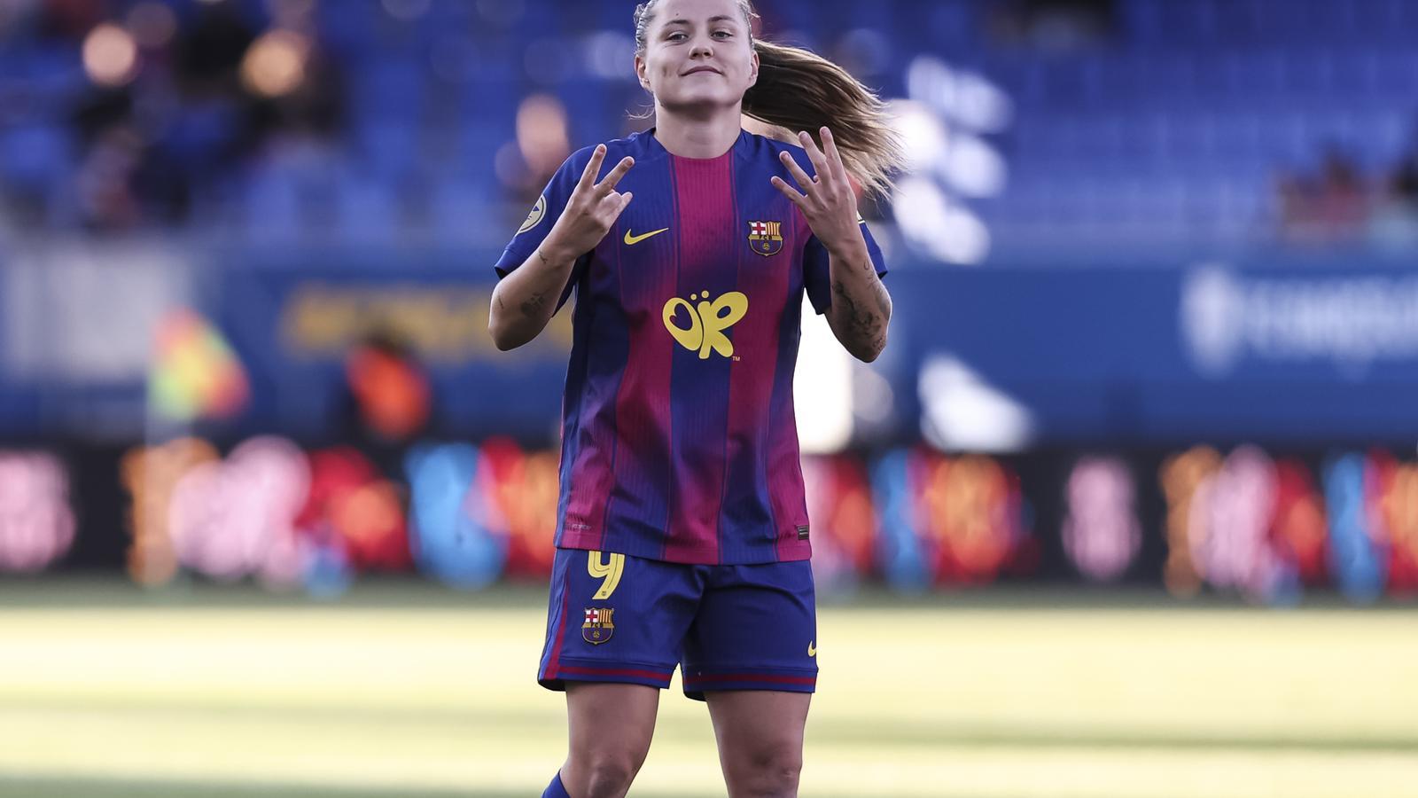 Claudia Pina celebra el doblete contra el Levante