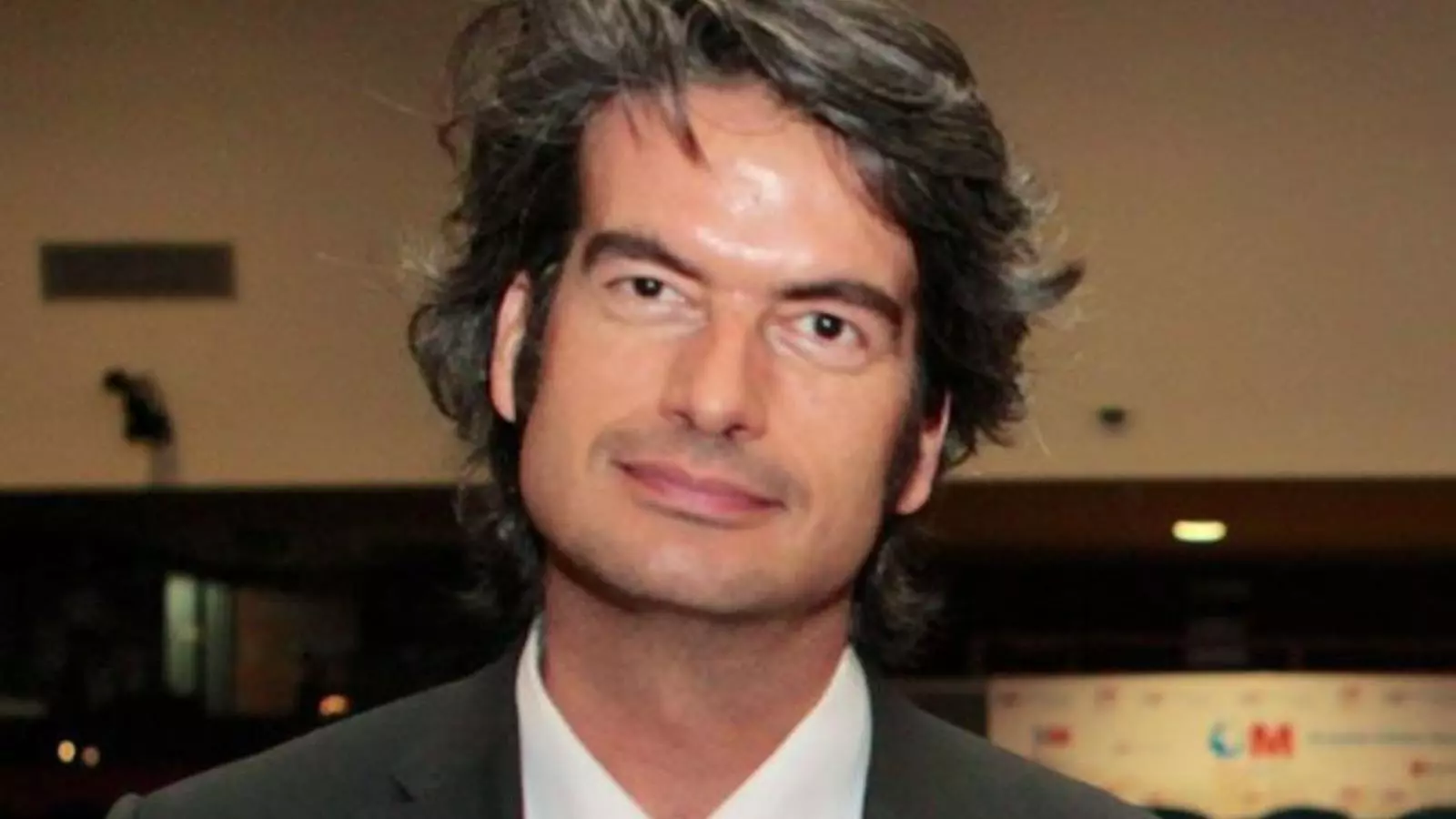 Carlos Mur.