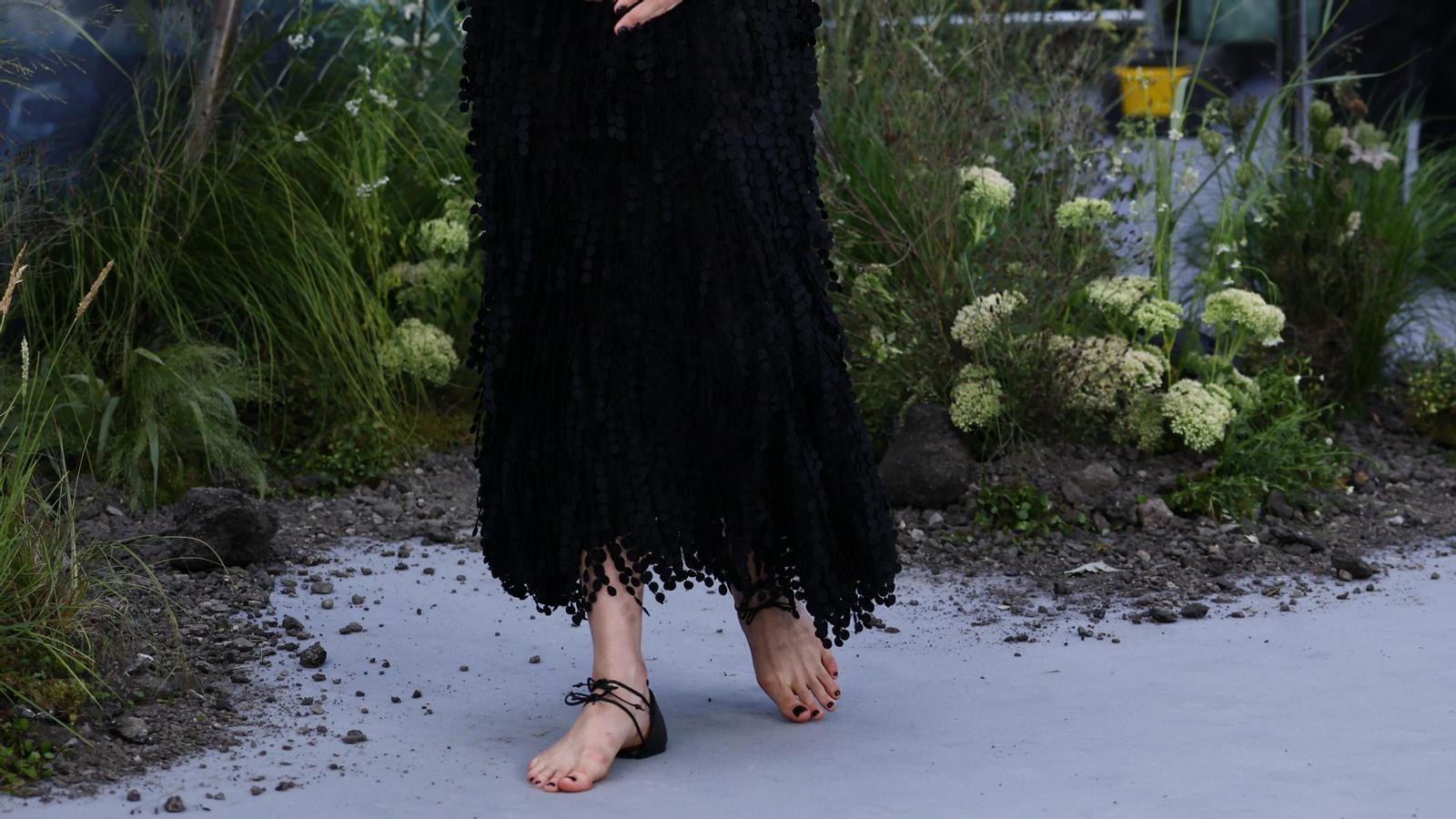 Margaret Qualley, con los zapatos virales