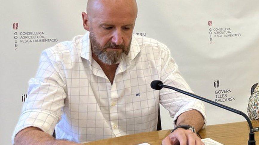 El director general d'Agricultura, Ramaderia i Desenvolupament Rural, Fernando Fernández, i la consellera d'Agricultura, Pesca i Alimentació, Mae de la Concha, presentant les millores del protocol.
