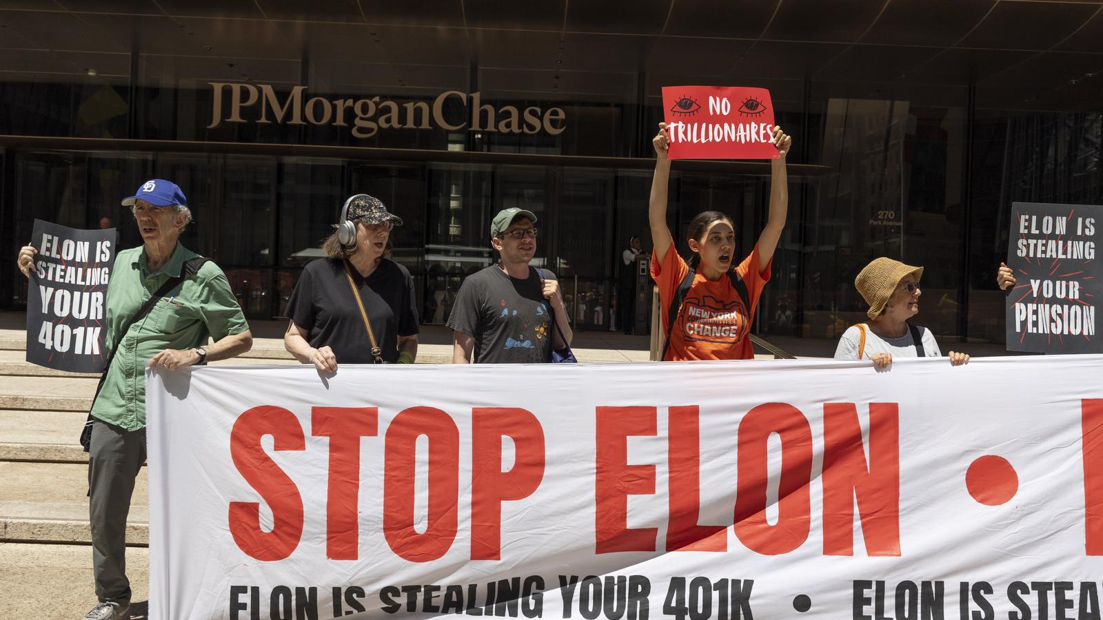 A demonstration against Elon Musk in front of the JP Morgan Chase bank headquarters