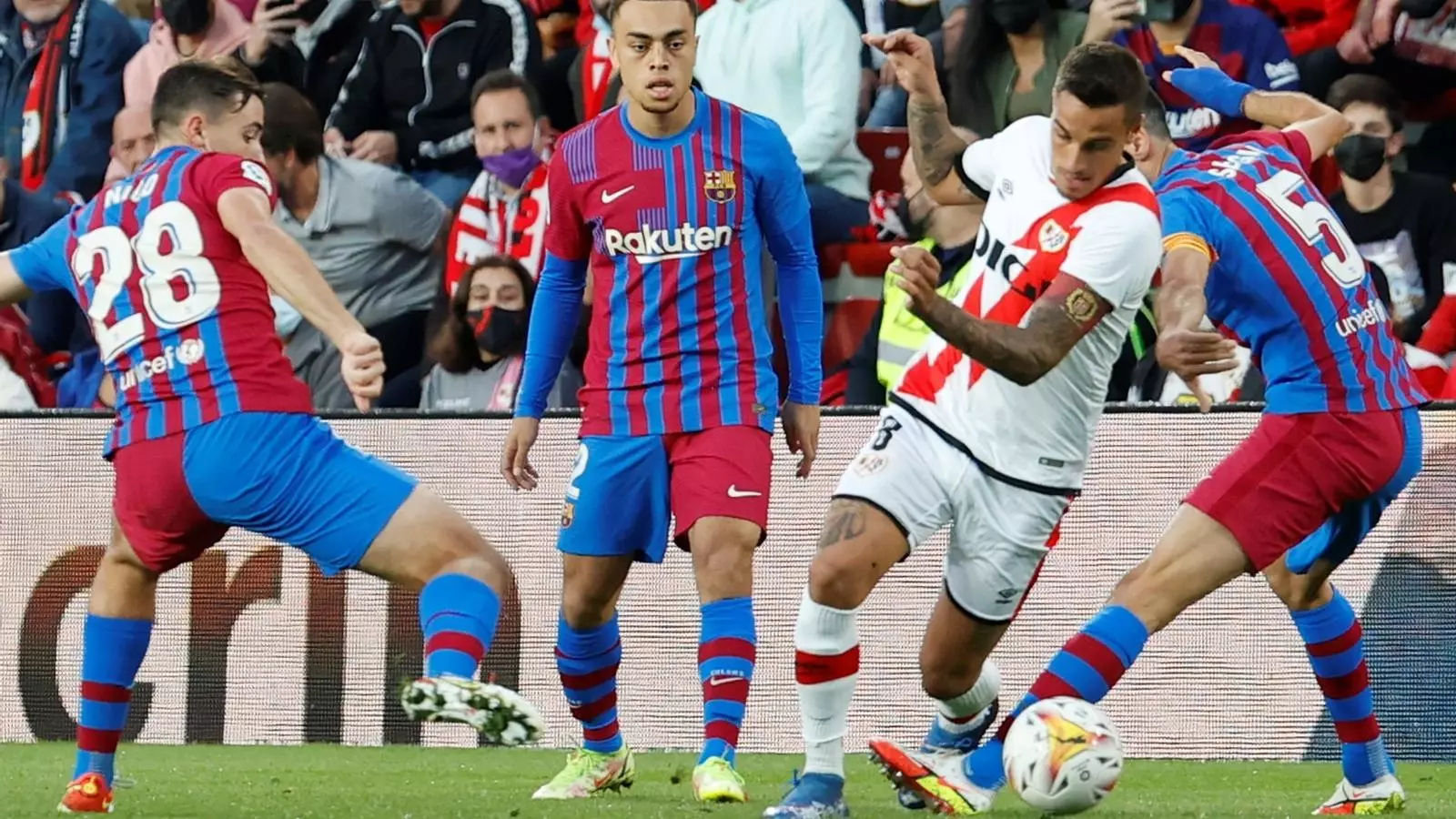 El Barça, incapaz de imponer su ley contra el Rayo