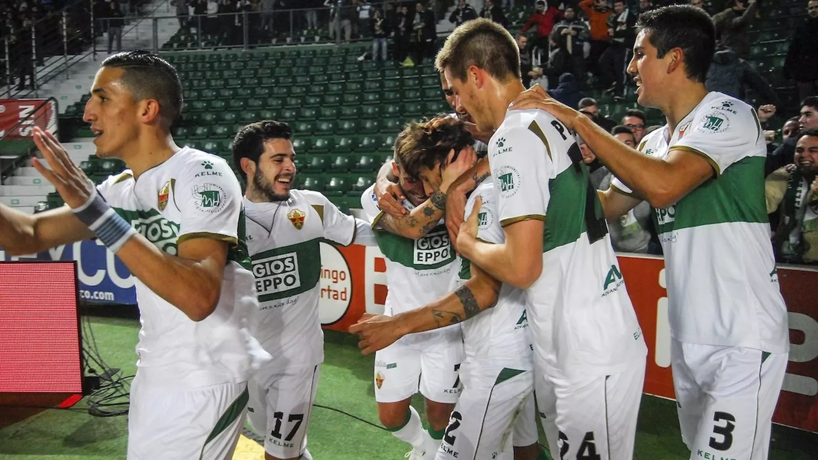 Els jugadors de l'Elx celebren un gol / ELCHECF.ES