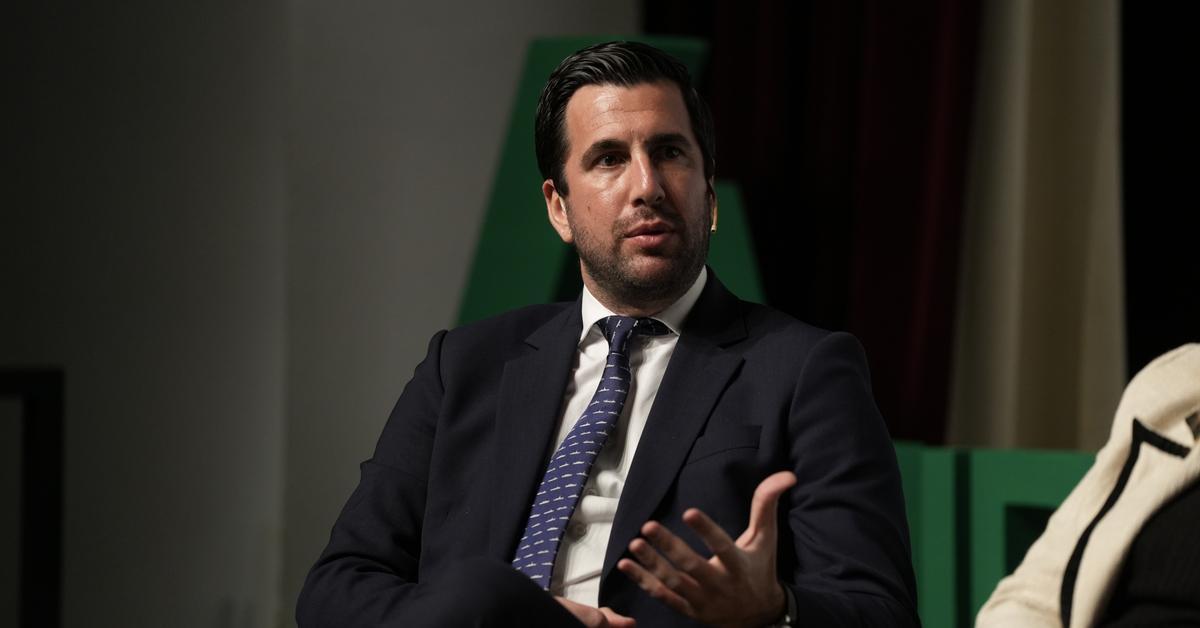 Els acompanyants d'Enrique Riquelme al Reial Madrid: ¿un pas en fals que ningú vol fer?